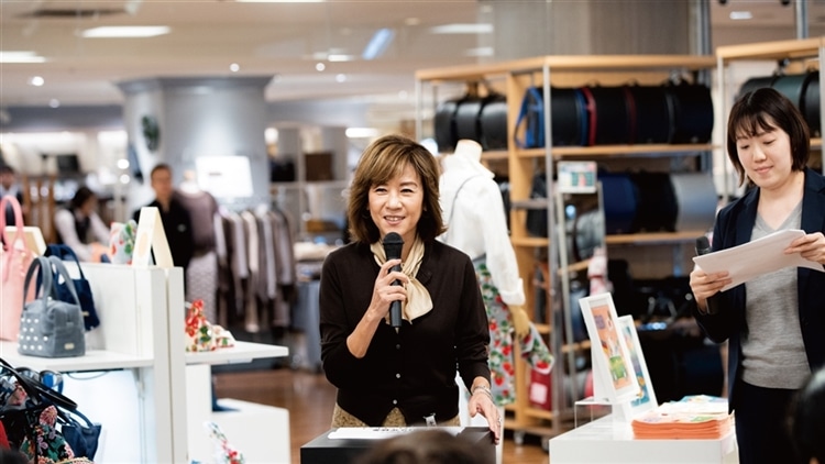 美品　FEILER グレー ノースリーブジャケット FEILER MAGAZINE 詳細 | フェイラー(FEILER)オフィシャルブランドサイト